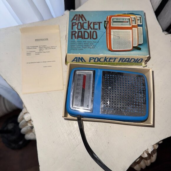 TESTED Vintage AM Transistor Solid State Handheld Radio Blue WORKING Clean - Picture 3 of 13
